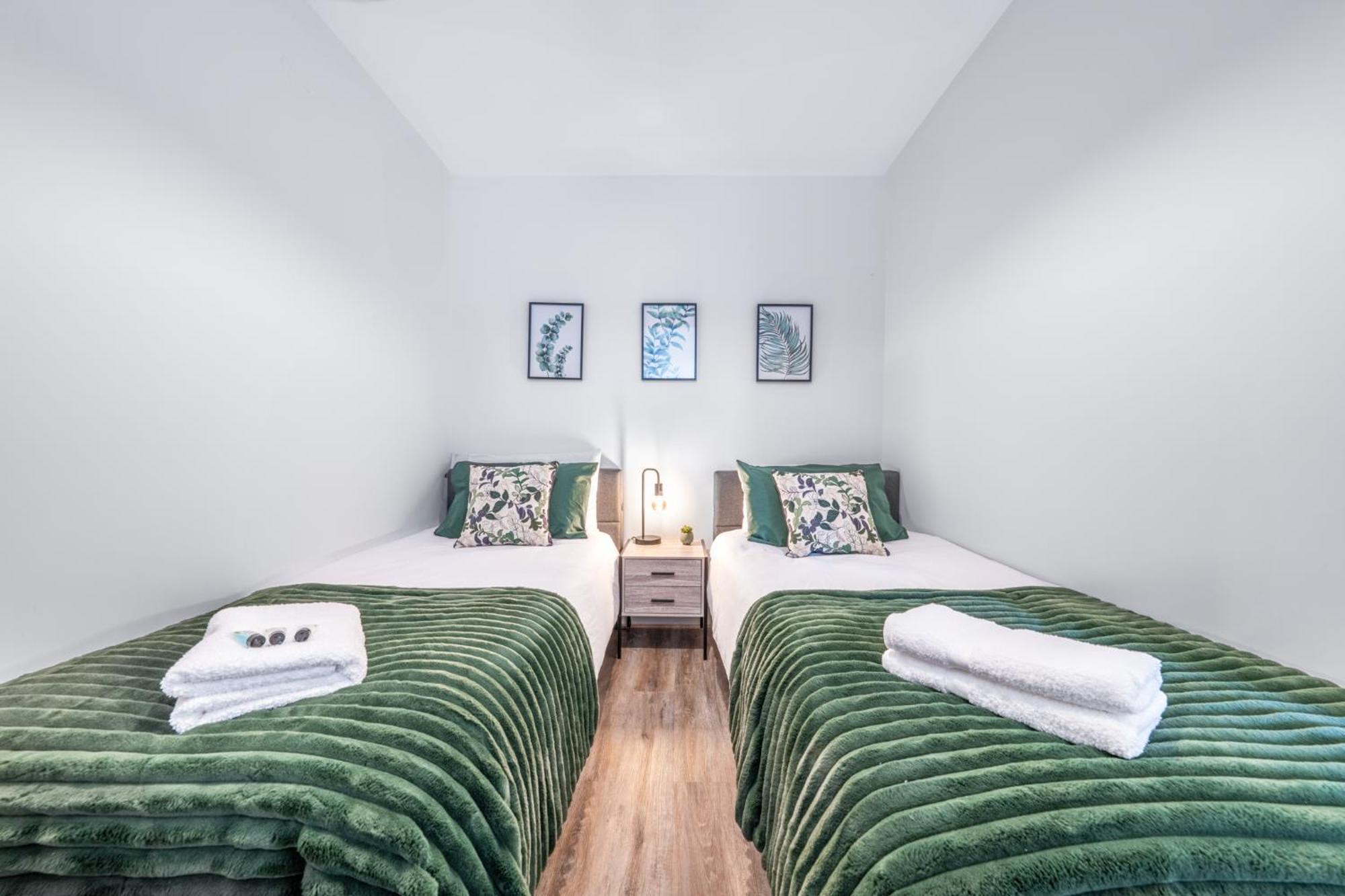 Potters Bar - Free Parking - Private Bathroom - Netflix - 4 Mins Walk To Station - 20 Mins Direct Trains To London Exteriör bild