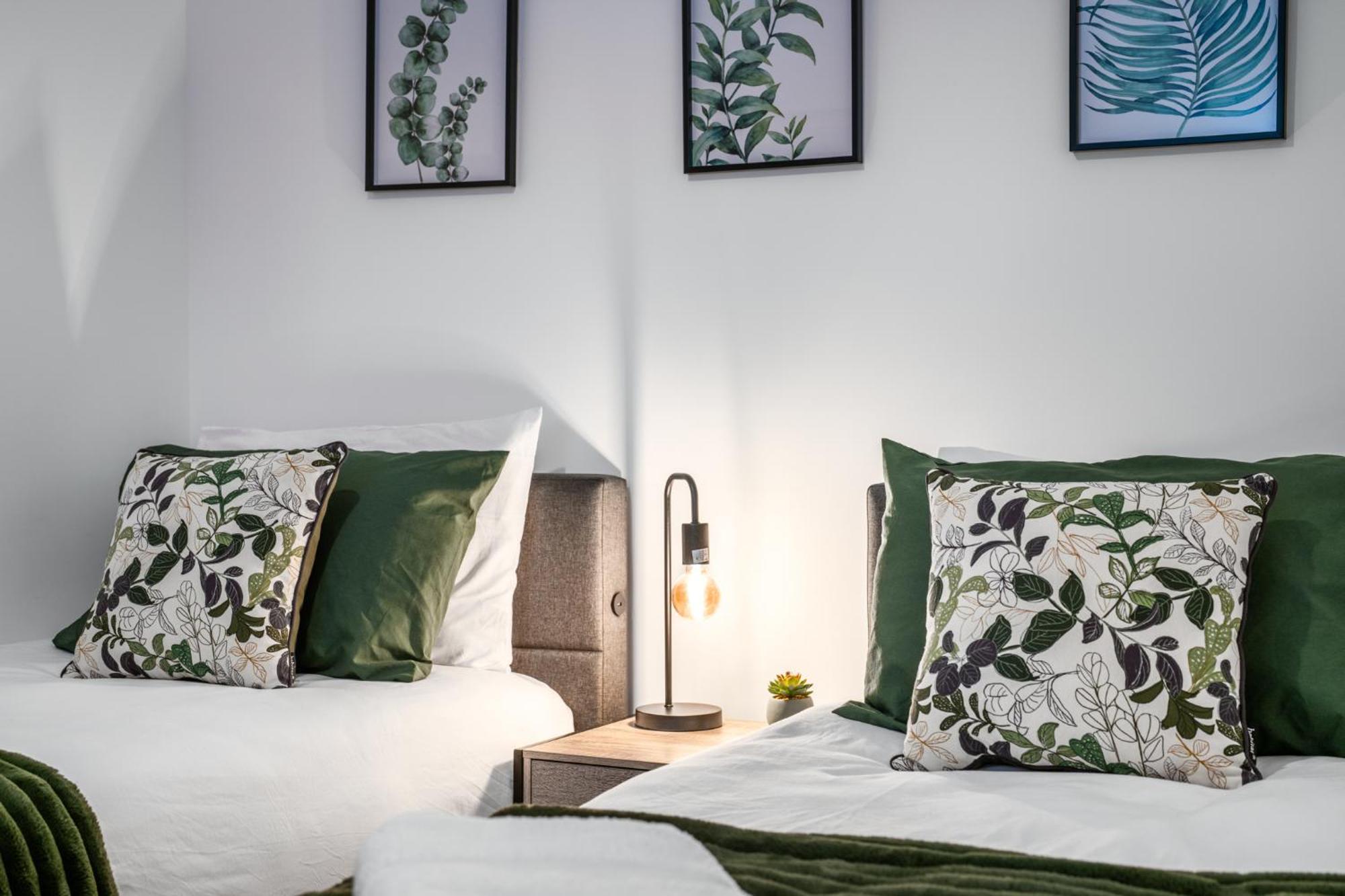Potters Bar - Free Parking - Private Bathroom - Netflix - 4 Mins Walk To Station - 20 Mins Direct Trains To London Exteriör bild