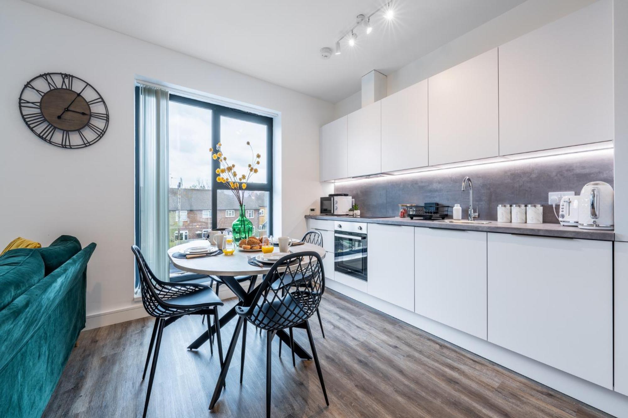 Potters Bar - Free Parking - Private Bathroom - Netflix - 4 Mins Walk To Station - 20 Mins Direct Trains To London Exteriör bild